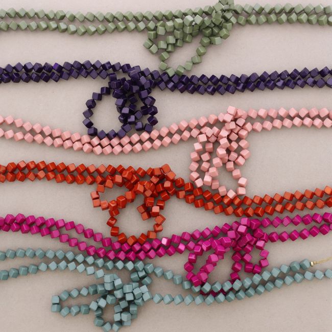 LONG NECKLACE WITH RESIN CUBE BEADS