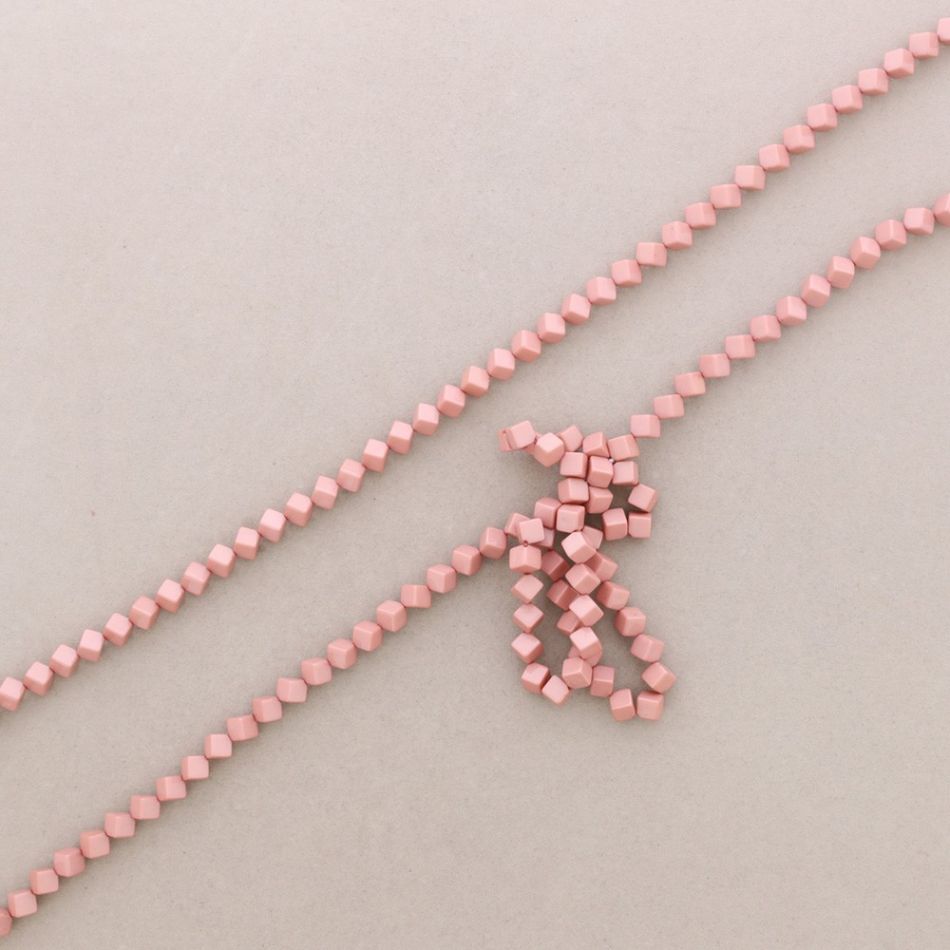 LONG NECKLACE WITH RESIN CUBE BEADS
