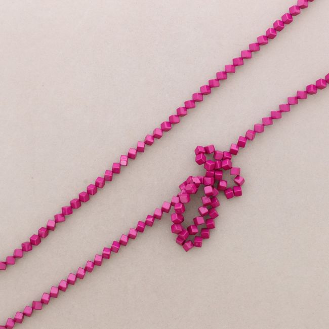 LONG NECKLACE WITH RESIN CUBE BEADS