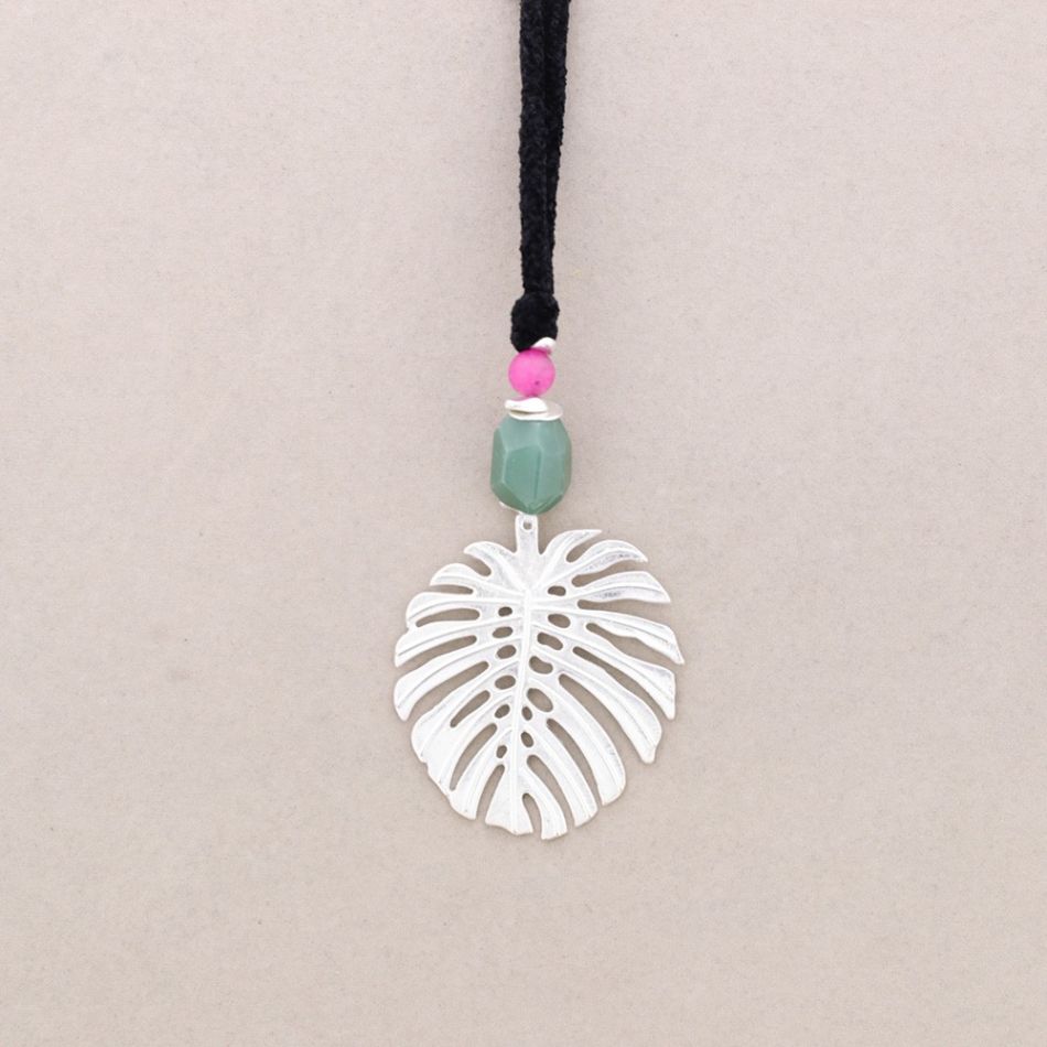 LONG CHENILLE NECKLACE WITH METAL LEAF PENDANT