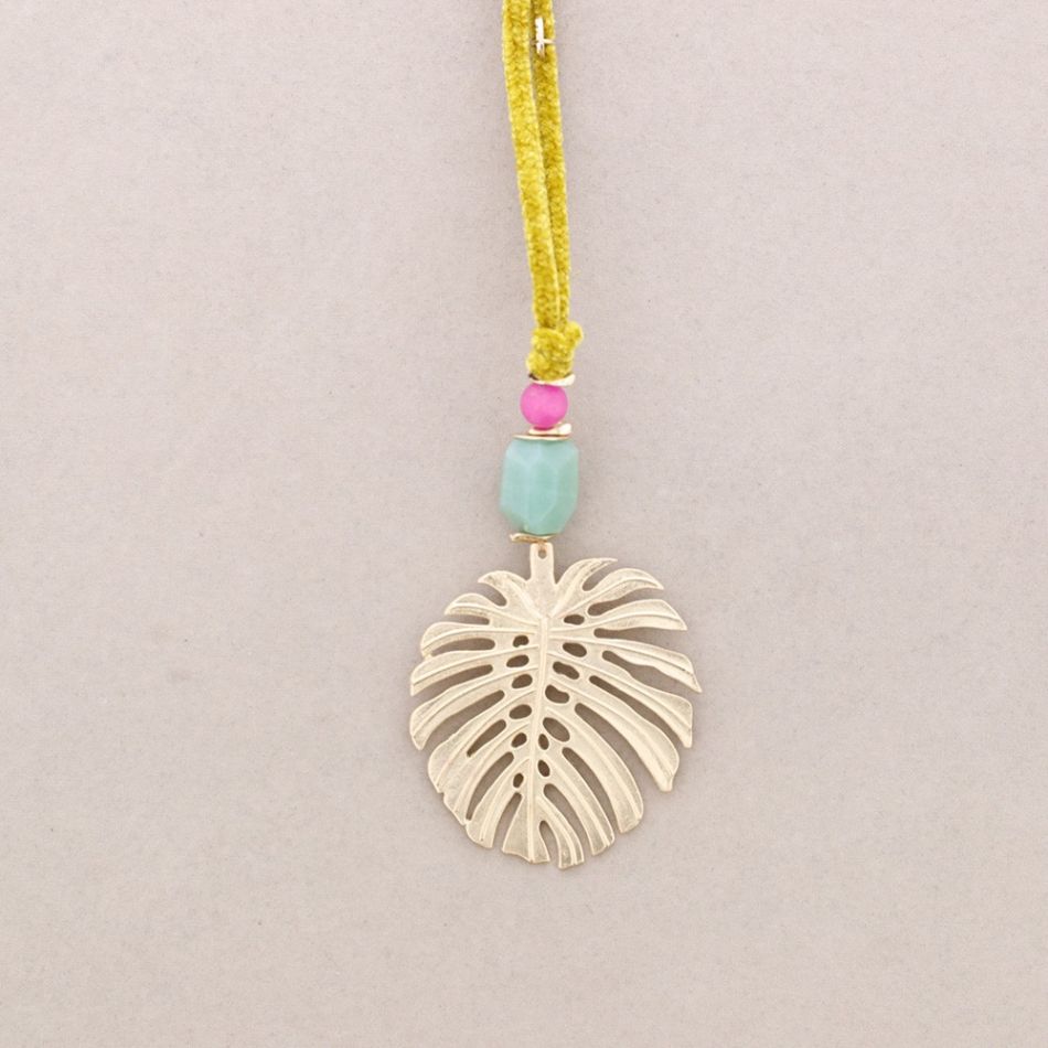 LONG CHENILLE NECKLACE WITH METAL LEAF PENDANT