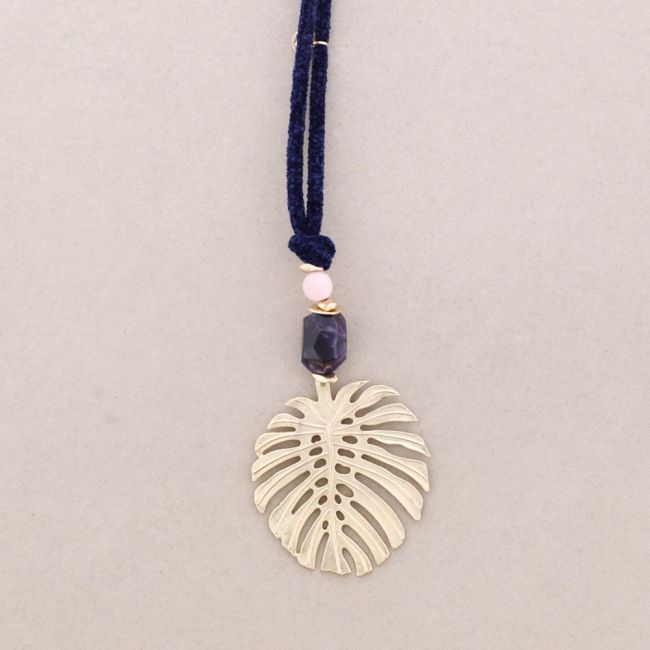 LONG CHENILLE NECKLACE WITH METAL LEAF PENDANT