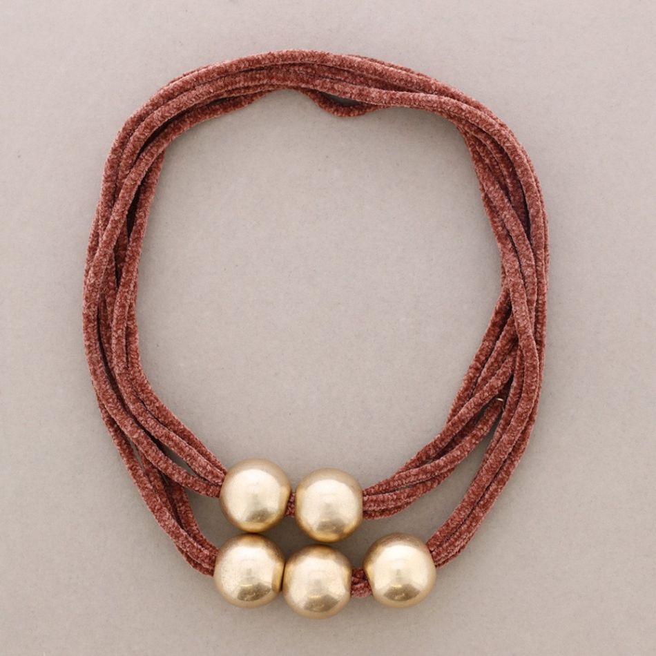 COLLAR LARGO CHENILLA BOLAS ACABADO METAL