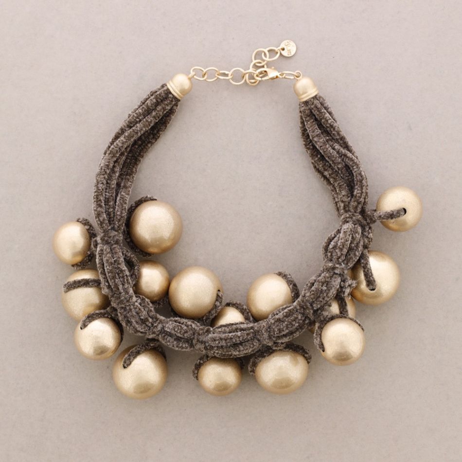 CHENILLE CHOKER WITH METAL BALLS