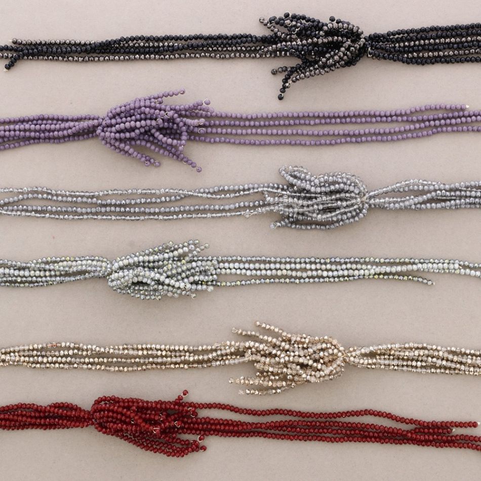 LONG ADJUSTABLE FLOWER NECKLACE WITH FACETED CRYSTALS