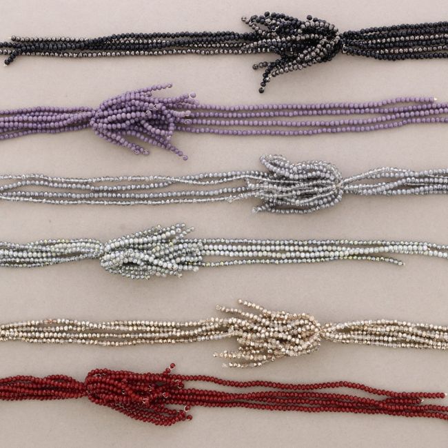 LONG ADJUSTABLE FLOWER NECKLACE WITH FACETED CRYSTALS