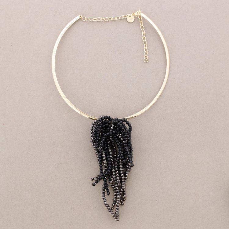 ADJUSTABLE FLOWER NECKLACE WITH FACETED CRYSTALS