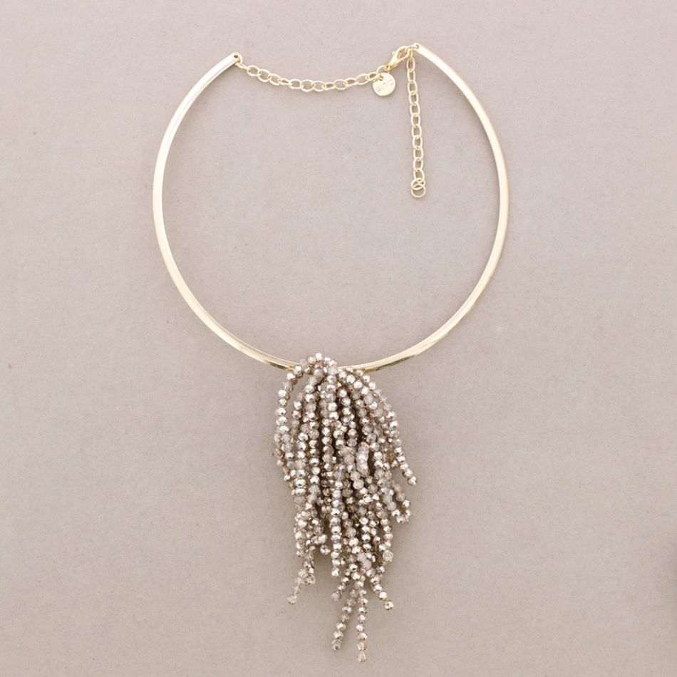 ADJUSTABLE FLOWER NECKLACE WITH FACETED CRYSTALS