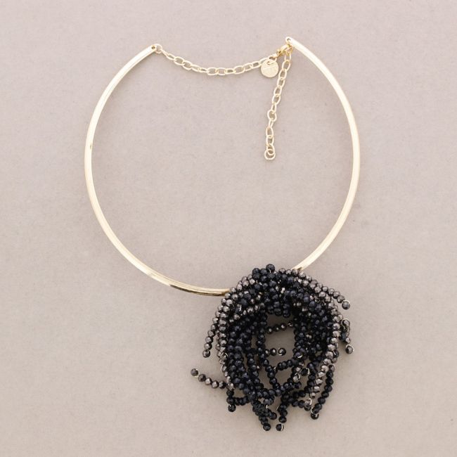 ADJUSTABLE FLOWER NECKLACE WITH FACETED CRYSTALS