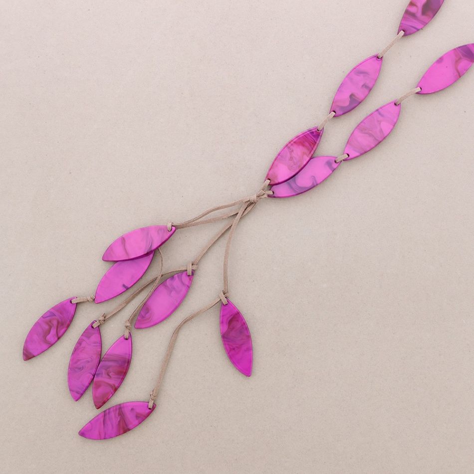 LONG PETAL NECKLACE SHINY ANTELINE RESIN