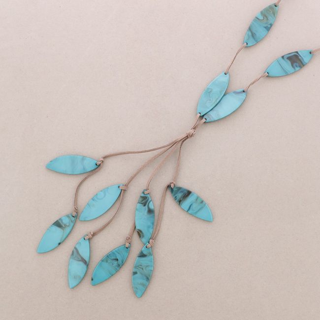 COLLAR LARGO PÉTALOS RESINA BRILLANTE ANTELINA