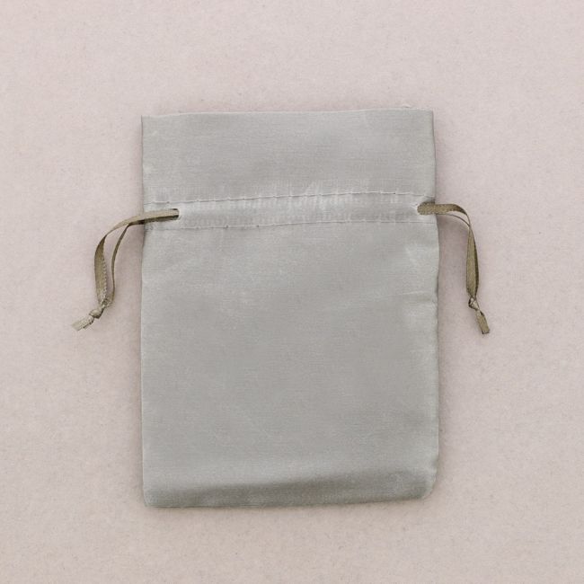 GREEN SATIN BAGS 10*13,5CM 50 PCS