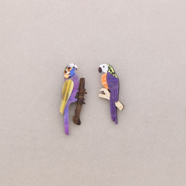 BROCHE SET DOS AVES TROPICALES RESINA