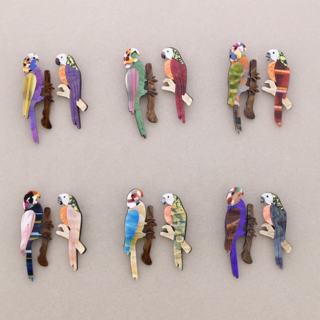 BROOCH SET TWO TROPICAL RESIN BIRDS