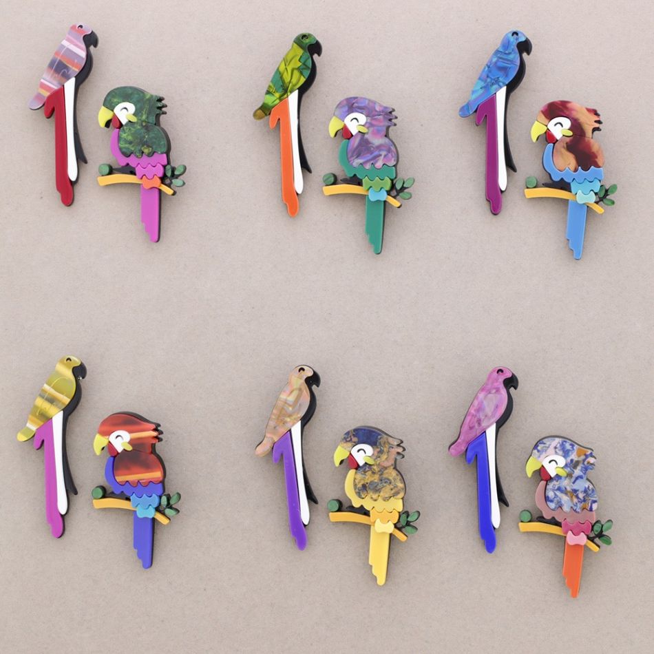 BROOCH SET TWO TROPICAL RESIN BIRDS