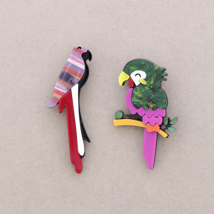 BROCHE SET DOS AVES TROPICALES RESINA