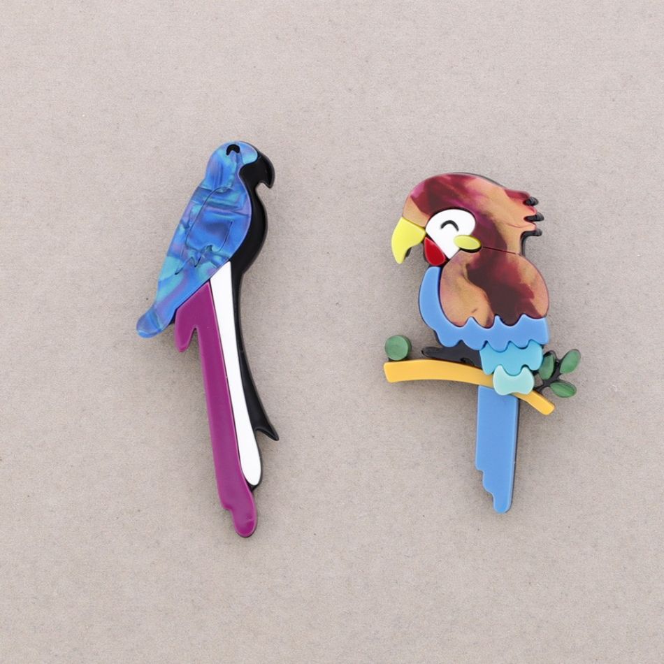 BROCHE SET DOS AVES TROPICALES RESINA