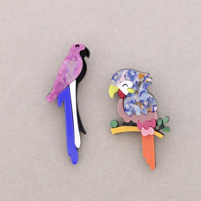 BROOCH SET TWO TROPICAL RESIN BIRDS