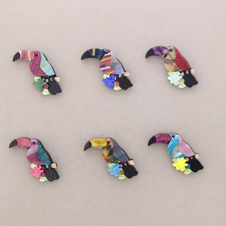RESIN TROPICAL BIRD BROOCH 2