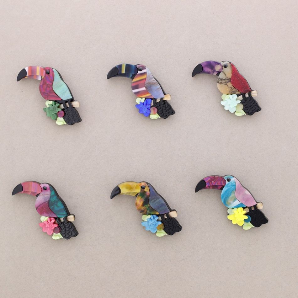 BROCHE AVE TROPICAL RESINA