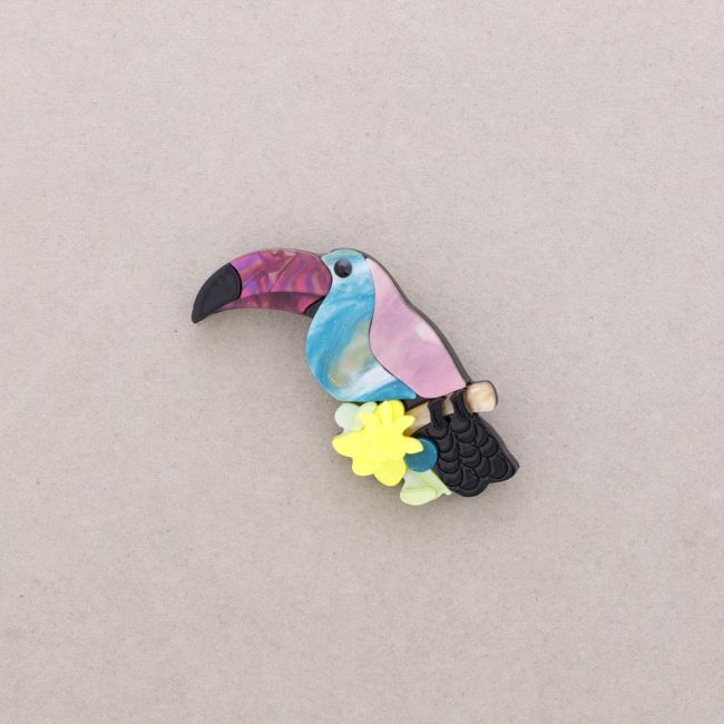 BROCHE AVE TROPICAL RESINA