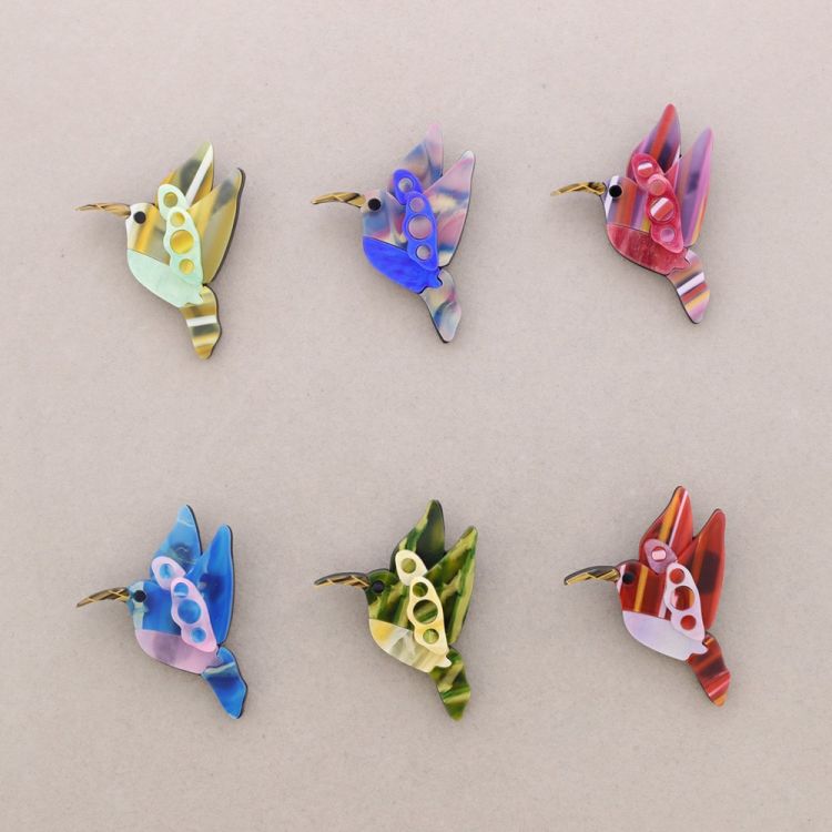 BROCHE AVE TROPICAL RESINA 2
