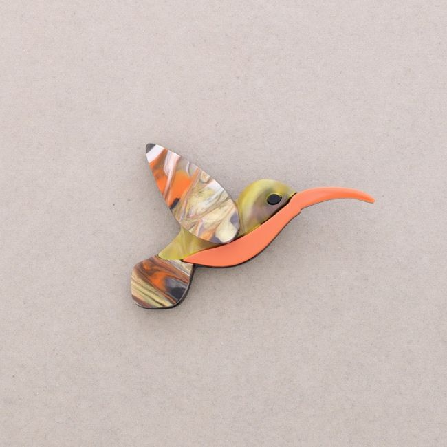 BROCHE AVE TROPICAL RESINA