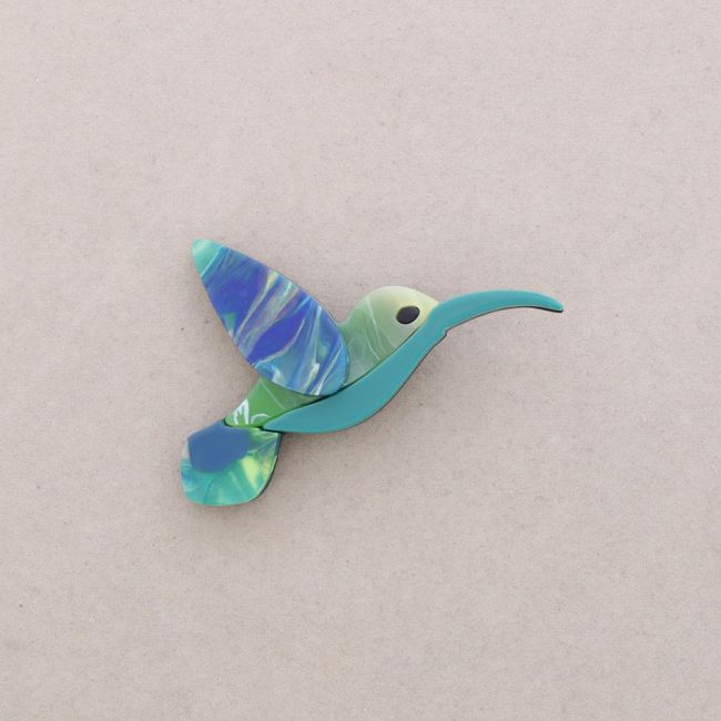 BROCHE AVE TROPICAL RESINA