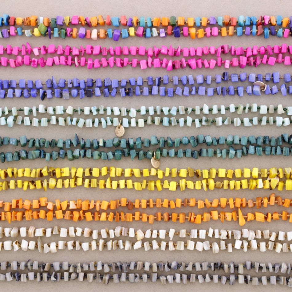 COLLAR LARGO CUENTAS NÁCAR 1,4M
