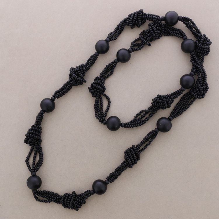 LONG NECKLACE WITH WOODEN BALLS KNOTS