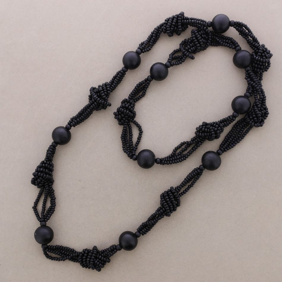 LONG NECKLACE WITH WOODEN BALLS KNOTS
