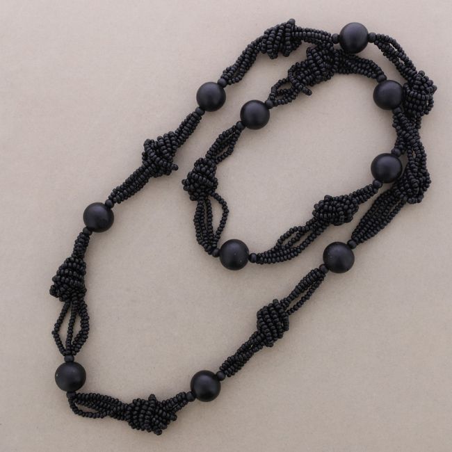 LONG NECKLACE WITH WOODEN BALLS KNOTS