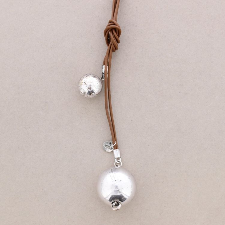 LONG LEATHER NECKLACE WITH METAL BEADS