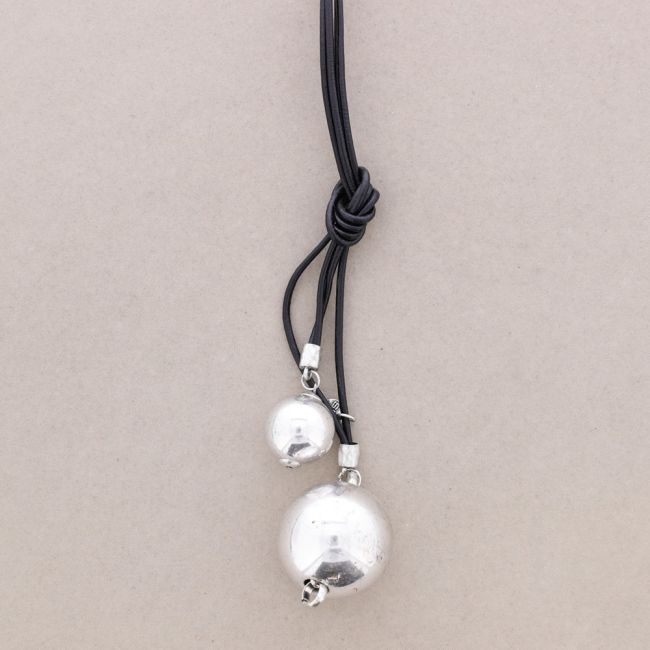 LONG LEATHER NECKLACE WITH METAL BEADS