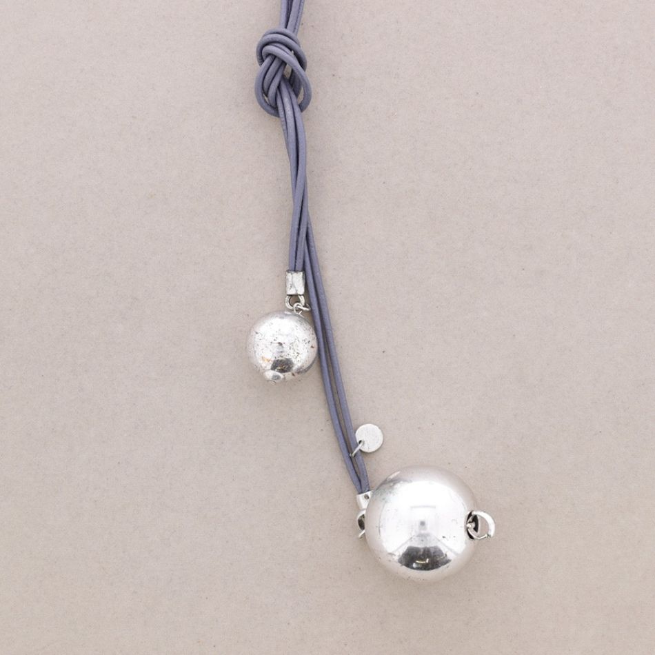 LONG LEATHER NECKLACE WITH METAL BEADS