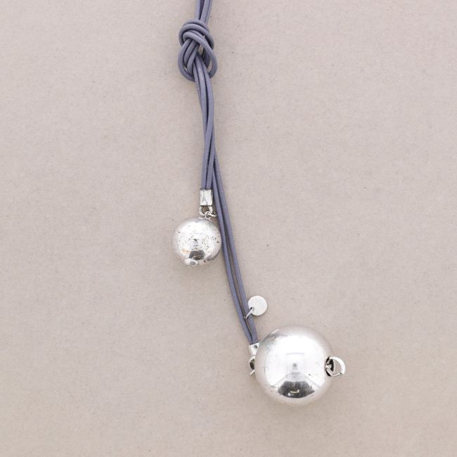 LONG LEATHER NECKLACE WITH METAL BEADS