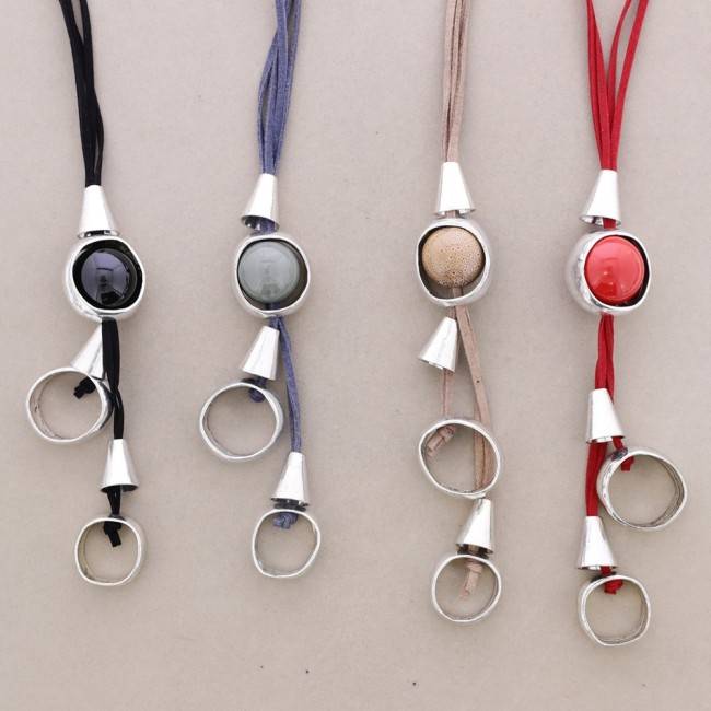 LONG NECKLACE WITH METAL AND CERAMIC BEADS