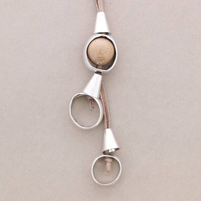 LONG NECKLACE WITH METAL AND CERAMIC BEADS