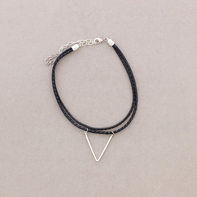 CHOKER DOBLE CUERO TRENZADO  TRIANGULO METAL