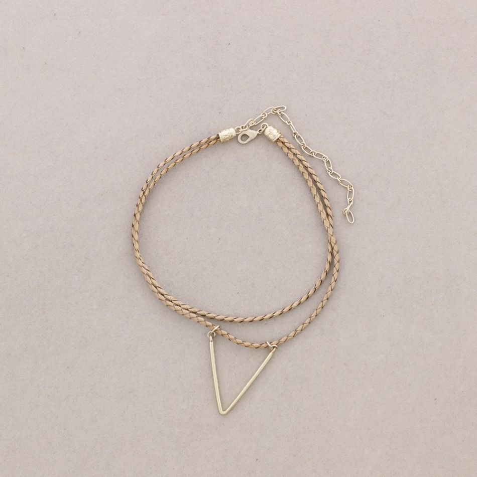 CHOKER DOBLE CUERO TRENZADO  TRIANGULO METAL