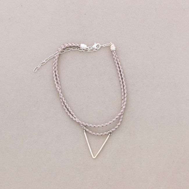 CHOKER DOBLE CUERO TRENZADO  TRIANGULO METAL