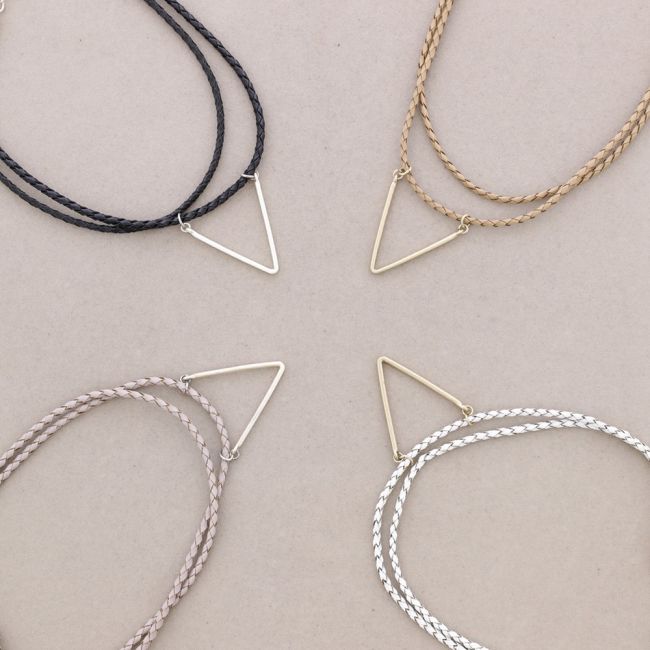 CHOKER DOBLE CUERO TRENZADO  TRIANGULO METAL