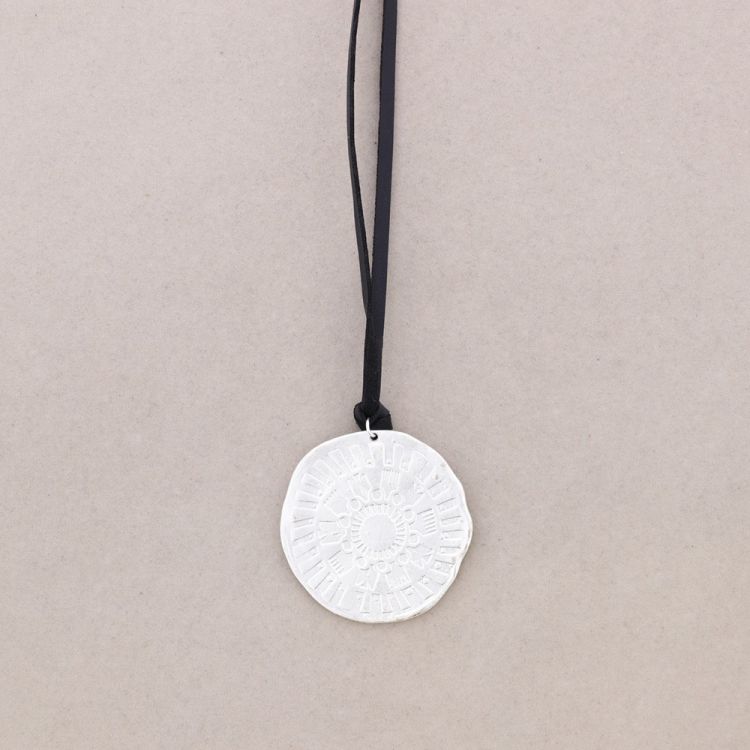 METAL MEDAL PENDANT LONG NECKLACE