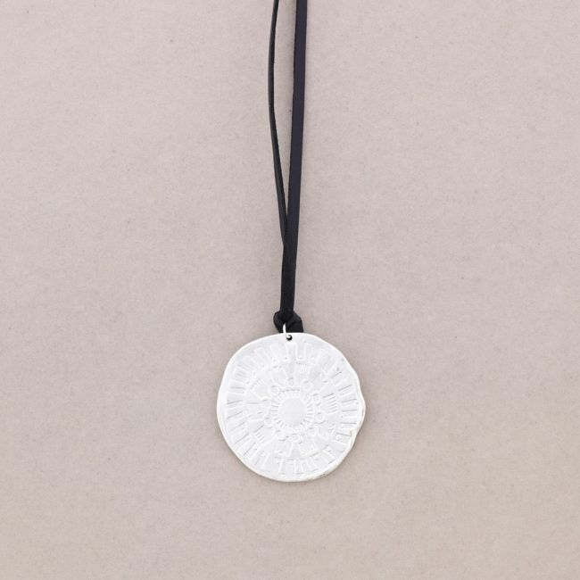 COLLAR LARGO COLGANTE MEDALLA METAL