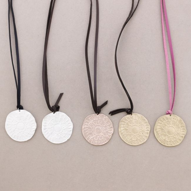 COLLAR LARGO COLGANTE MEDALLA METAL