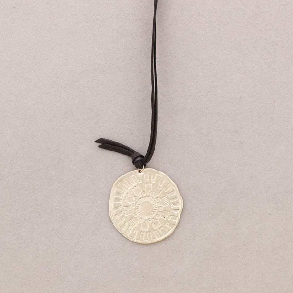 COLLAR LARGO COLGANTE MEDALLA METAL