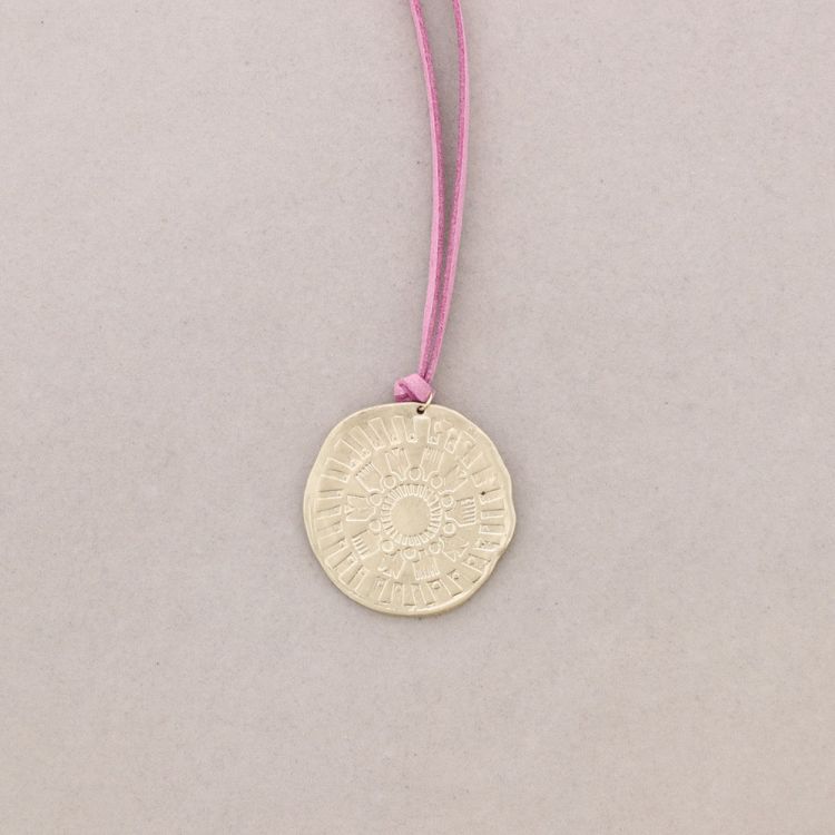 COLLAR LARGO COLGANTE MEDALLA METAL 2