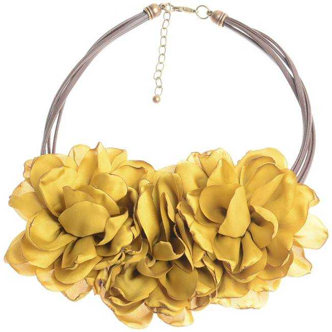 THREE FABRIC FLOWERS SHORT NECKLACE