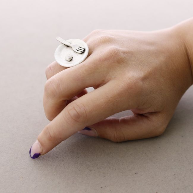 SHAPED METAL RING