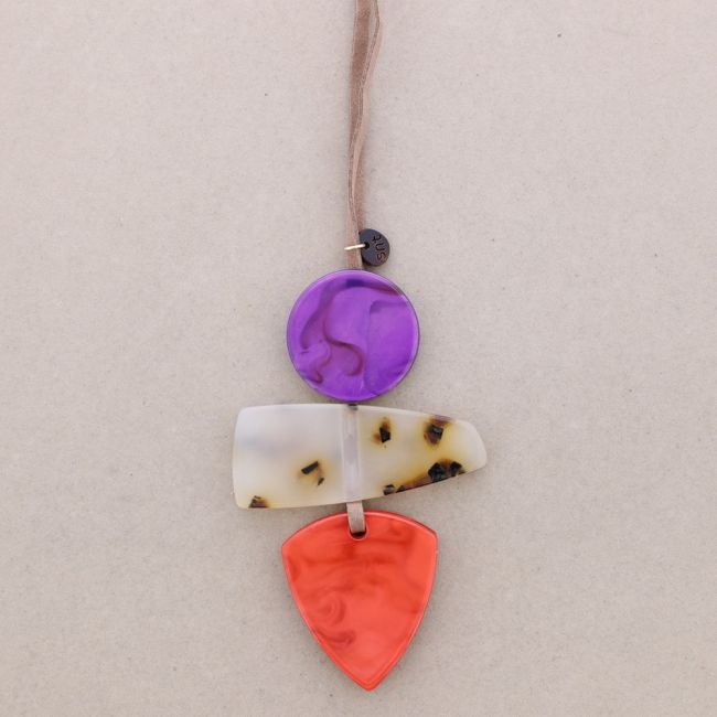 LONG TRIPLE RESIN PENDANT NECKLACE